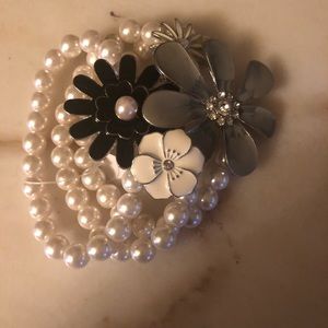 Enamel and faux  pearl flower stretch bracelet Simple elegant wear a garden